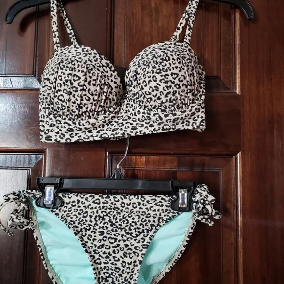 Sheetah 2 piece Bathing suit - Picture 2 of 5
